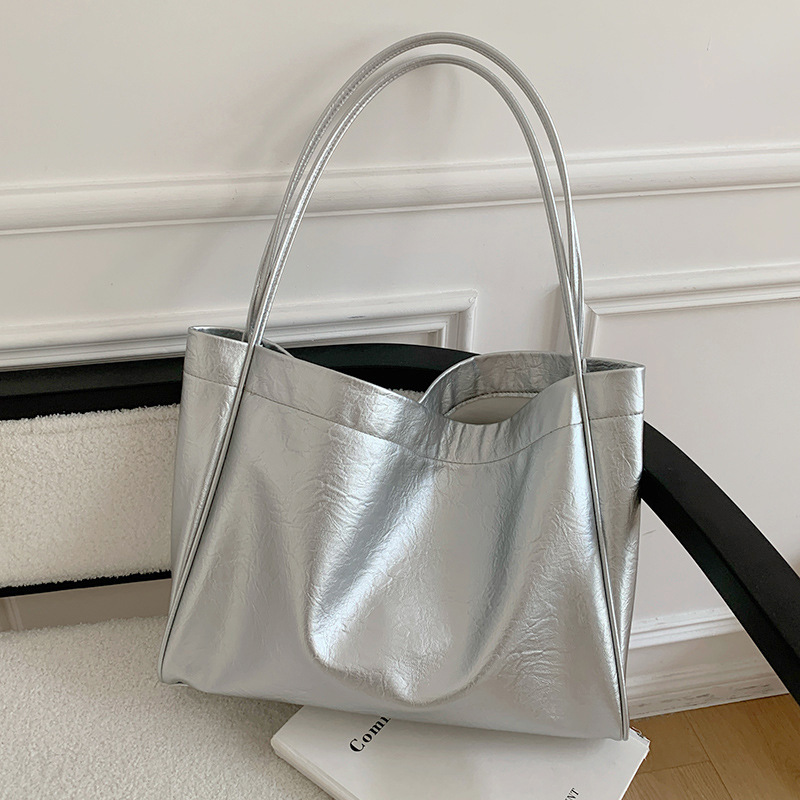 Luxury Bag Collection - กระเป๋าโท้ทขนาดใหญ่สไตล์ลำลองสำหรับเดินทาง กระเป๋าสะพายไหล่ผู้หญิง ดีไซน์หรูหรา หนัง PU นุ่ม
