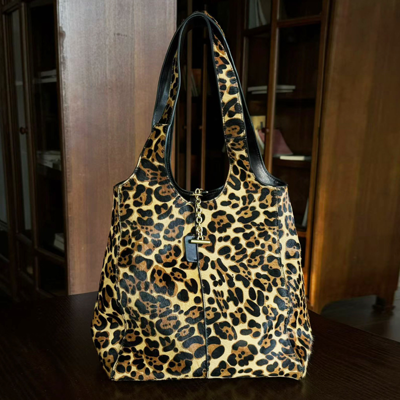 Luxury Bags 2026 - กระเป๋าหนังทรงถังสำหรับผู้หญิง กระเป๋าถือดีไซน์หรูหรา รุ่นใหม่ปี 2026 ทำจากขนม้าแท้ ลายเสือดาว