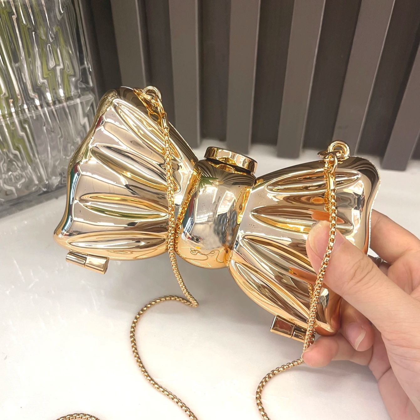 Luxury Bags Brands - Golden กระเป๋ากระเป๋าและกระเป๋าถือหรูหราออกแบบกระเป๋าสะพายตลกรูปร่างงานแต่งงานรอบอะคริลิคเงาคลัทช์