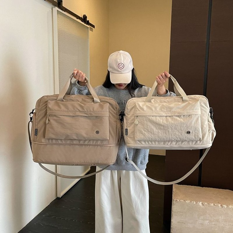 Weekender Bag Duffle - กระเป๋าเดินทางผู้หญิงแบบดัฟเฟิลทำจากไนลอนพร้อมช่องกระเป๋าด้านหน้า ความจุขนาดใหญ่ เหมาะสำหรับเดินทางค้างคืน ไปยิม ทำงาน หรือช้อปปิ้ง