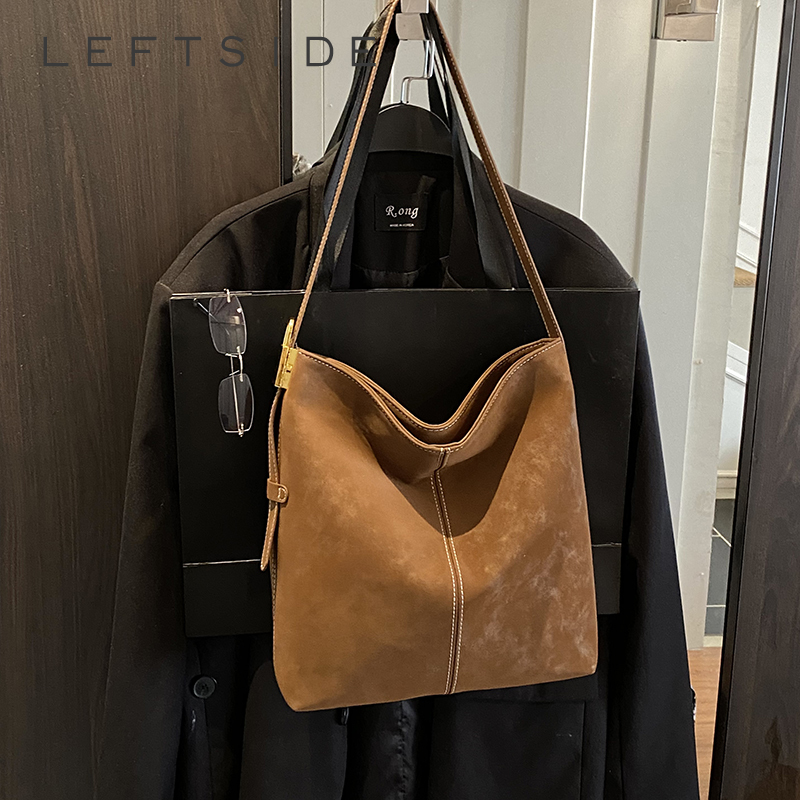 Luxury Bags Trend 2025 - กระเป๋าสะพายไหล่หนัง PU ผู้หญิง LEFTSIDE รุ่น 2025