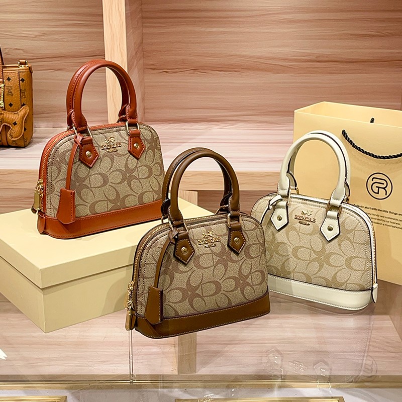 Luxury Bags Trend 2025 - กระเป๋าถือผู้หญิงแบรนด์ดัง รุ่น Shell Bag 2025 ใหม่