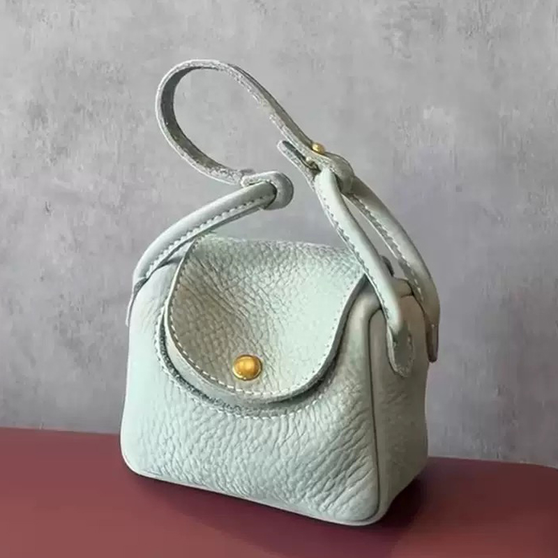 Luxury Bags 2026 - กระเป๋าแฟชั่นสุดน่ารักทรงกล่องขนาดเล็กสำหรับผู้หญิง กระเป๋าถือดีไซน์หรูหรา รุ่นใหม่ปี 2026 ทำจากวัสดุ PU
