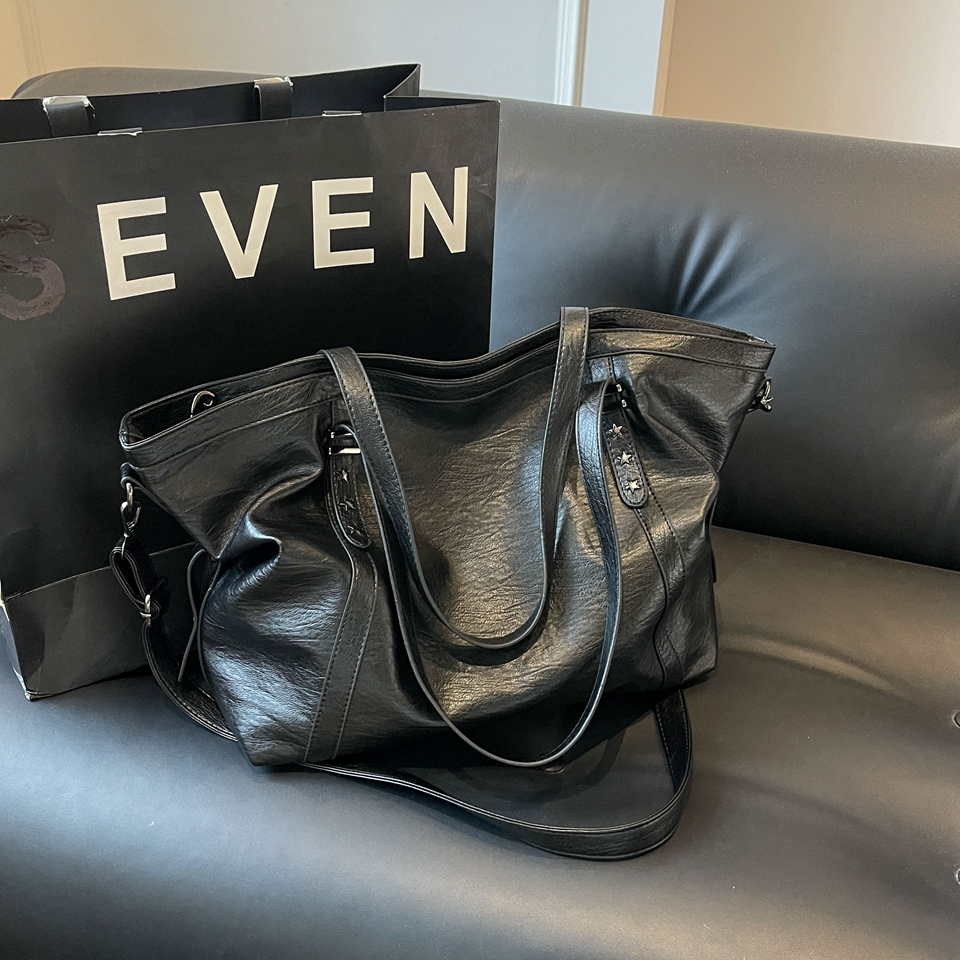 กระเป๋าสะพายไหล่สีดำขนาดใหญ่สำ - Luxury Bags 2026 บทวิจารณ์และราคา