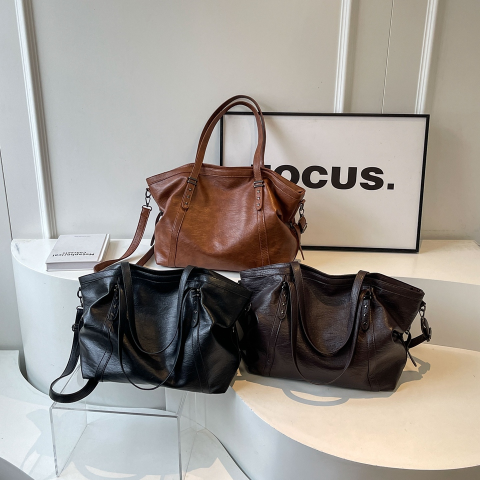 กระเป๋าสะพายไหล่สีดำขนาดใหญ่สำ - Luxury Bags 2026 บทวิจารณ์และราคา