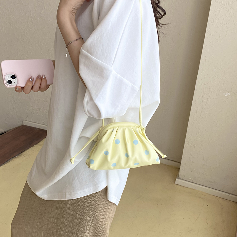 MOODS กระเป๋าถือและกระเป๋าสะพา - Luxury Bags Brands บทวิจารณ์และราคา