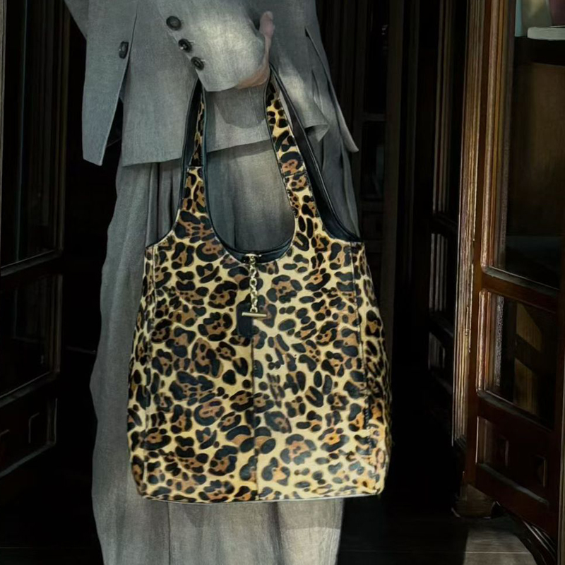 กระเป๋าหนังทรงถังสำหรับผู้หญิง - Luxury Bags 2026 บทวิจารณ์และราคา