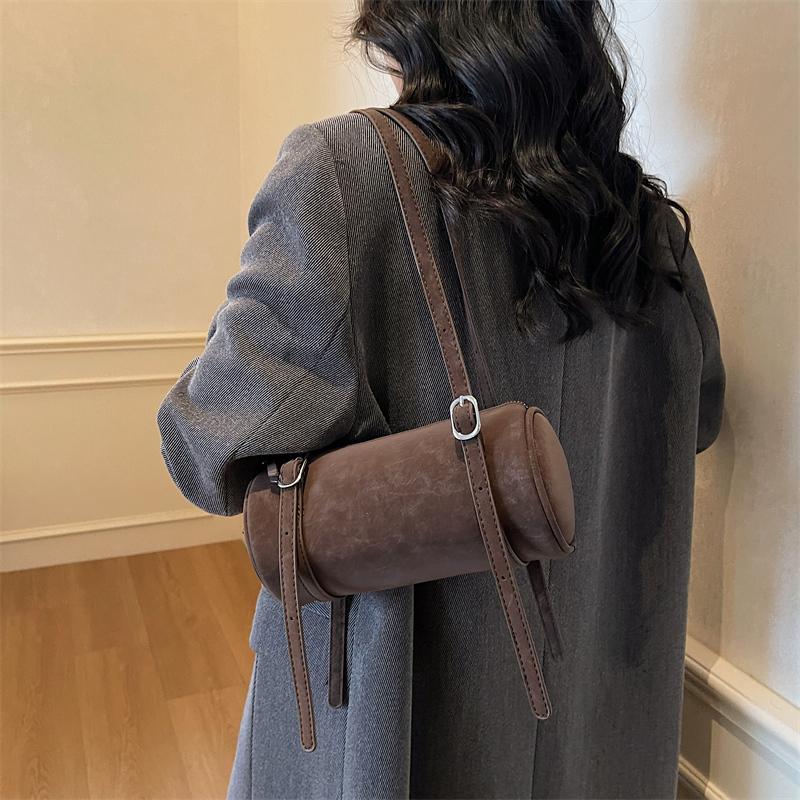 LEFTSIDE กระเป๋าสะพายไหล่ผู้หญ - Luxury Bags Trend 2025 บทวิจารณ์และราคา