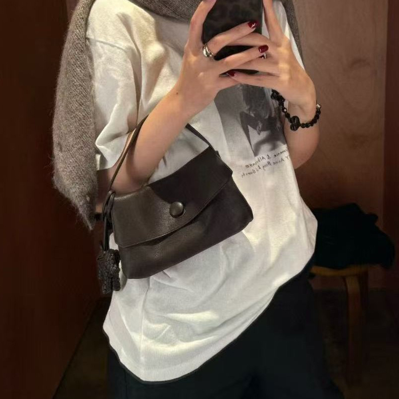กระเป๋าหนังแท้ลายอักษรย่อสั่งท - Luxury Bags 2026 บทวิจารณ์และราคา