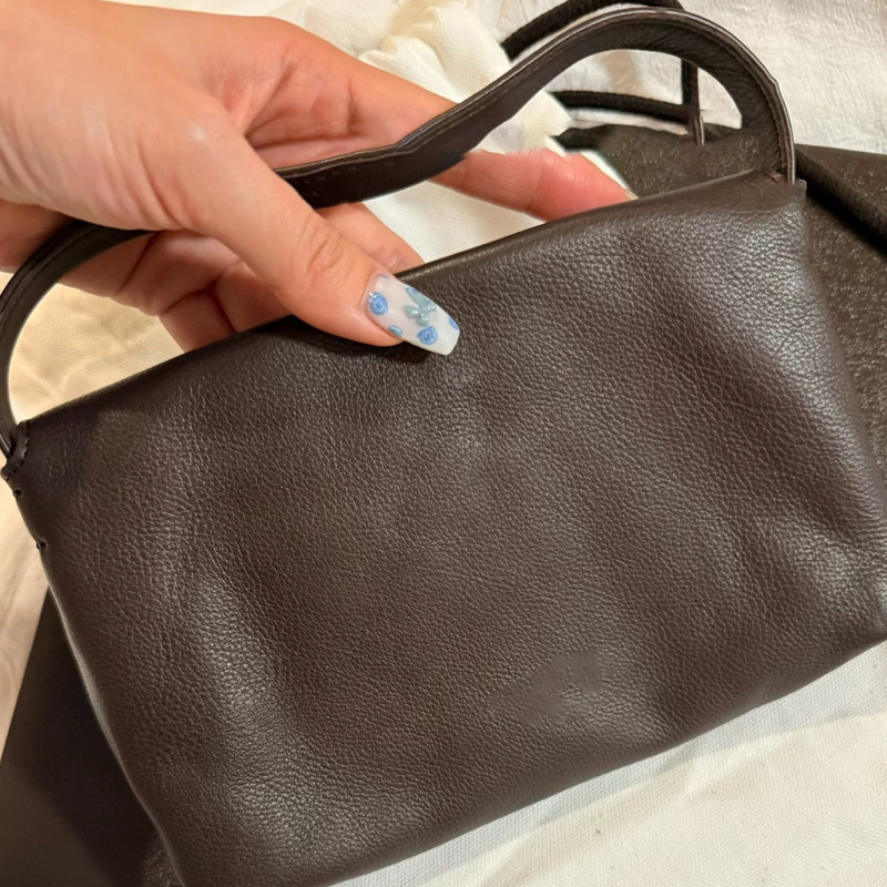 กระเป๋าหนังแท้ลายอักษรย่อสั่งท - Luxury Bags 2026 บทวิจารณ์และราคา