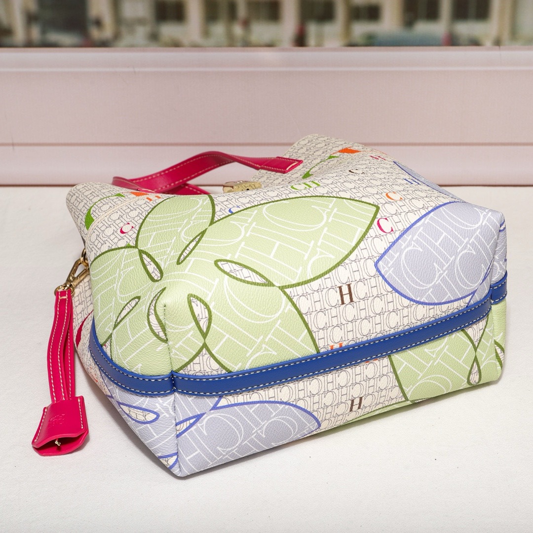กระเป๋าถือ CH Luxury รุ่นพิมพ์ - Luxury Bags Trend 2025 บทวิจารณ์และราคา