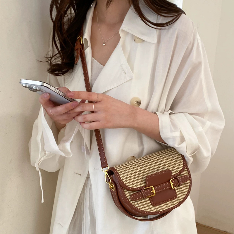 กระเป๋าสะพายทรงอังกฤษขนาดเล็กส - Luxury Bags 2026 บทวิจารณ์และราคา