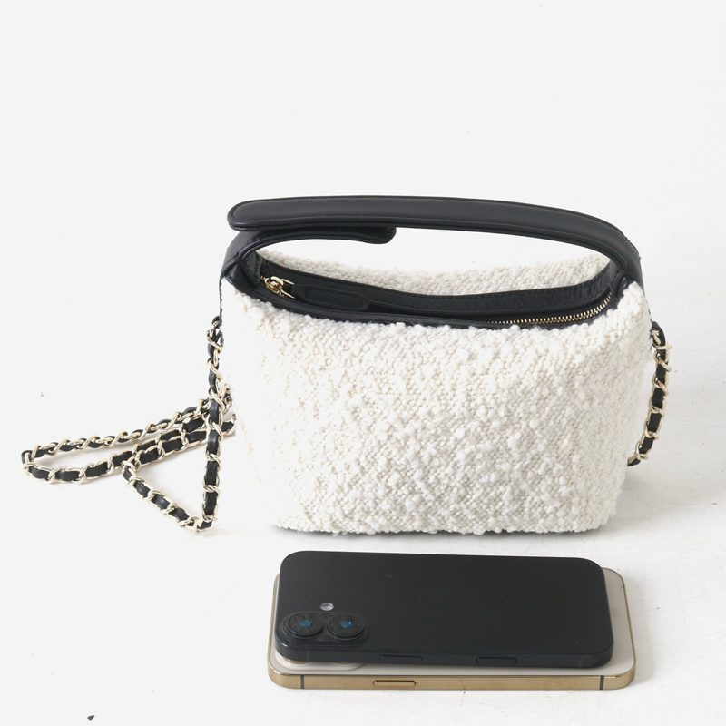 กระเป๋าหนังคลาสสิคทรงมินิโฮโบส - Luxury Bags 2026 บทวิจารณ์และราคา