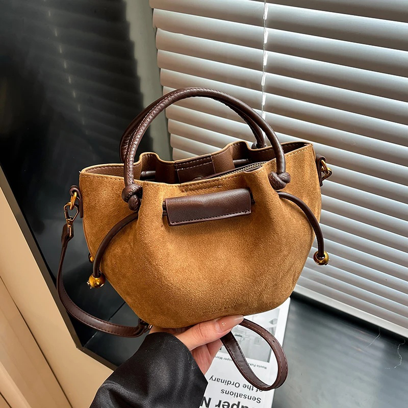 กระเป๋าสะพายไหล่หนัง PU ผู้หญิ - Luxury Bags Trend 2025 บทวิจารณ์และราคา