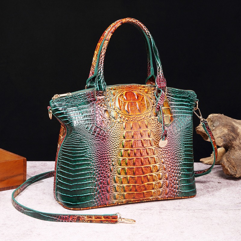 กระเป๋าถือผู้หญิงลายหนังจระเข้ - Luxury Bags Trend 2025 บทวิจารณ์และราคา