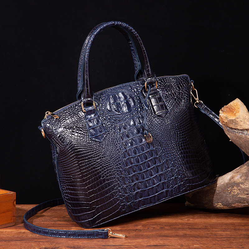 กระเป๋าถือผู้หญิงลายหนังจระเข้ - Luxury Bags Trend 2025 บทวิจารณ์และราคา